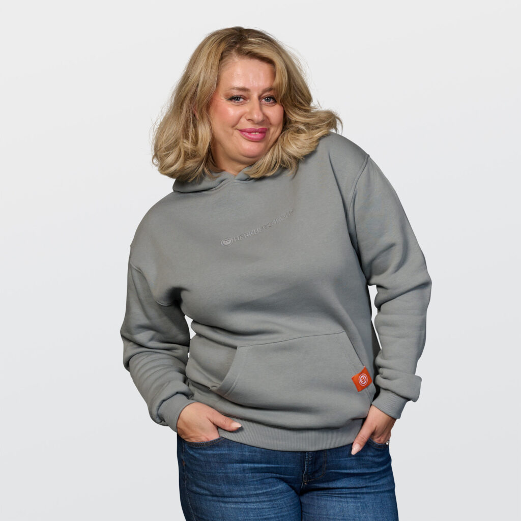 Basic Hoodie by Moanet